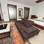 Carissa Otel